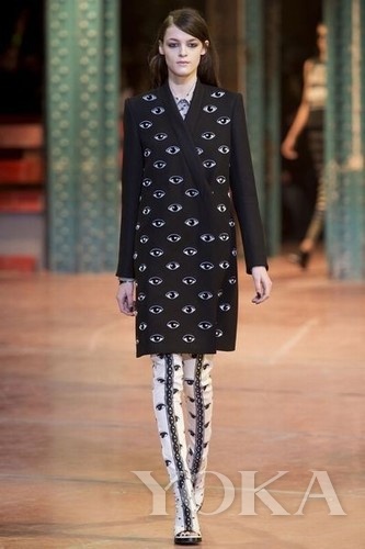 即將大熱LOGO出爐 女星領(lǐng)銜棄虎頭穿獨(dú)眼衛(wèi)衣 即將大熱LOGO出爐 女星領(lǐng)銜棄虎頭穿獨(dú)眼衛(wèi)衣