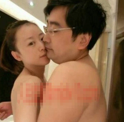 網傳女主播被國家檔案局官員包養(yǎng)4年艷照曝光