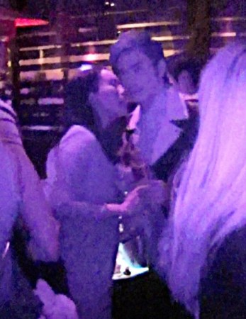 鄭嘉穎夜店與辣妹激吻 鄭嘉穎夜店與辣妹激吻