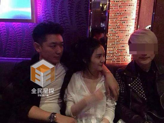 田源摟著激吻門女主，自稱是在勸架