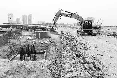 昨日，這座立交橋開始正式拆除