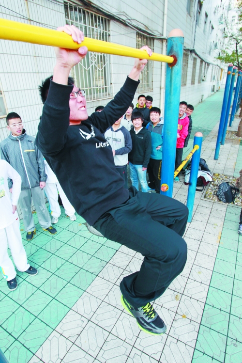 對于對外開放體育設(shè)施的學(xué)校，市民滿懷期待。