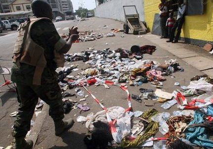 　當?shù)貢r間2013年1月1日，科特迪瓦阿比讓市舉行慶祝新年的煙火表演時發(fā)生了嚴重的踩踏事故，造成至少