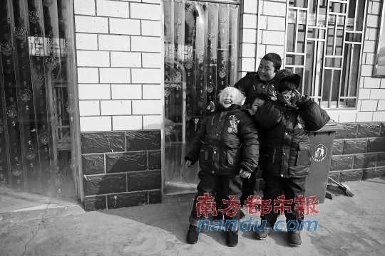 少不更事的孤兒被送往開封市福利院。