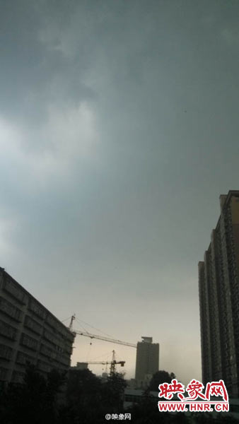 鄭州等地并將伴有短時(shí)大風(fēng) 鄭州等地并將伴有短時(shí)大風(fēng)