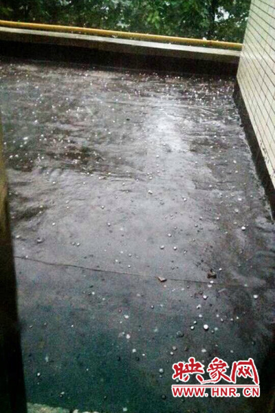 8月7日，下午鄭州高新區(qū)附近突降冰雹