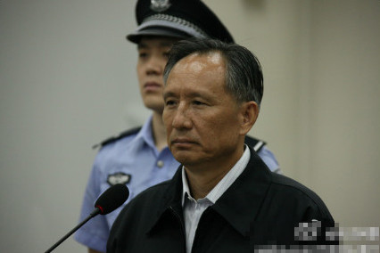 庭審現(xiàn)場的張曙光。