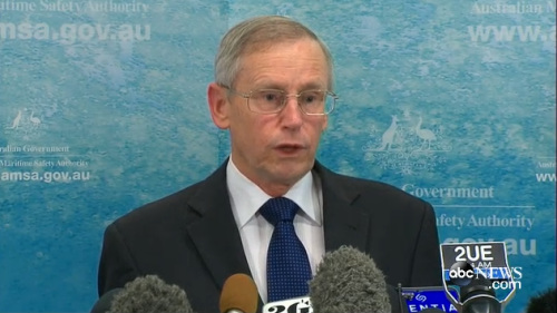 澳大利亞海事局官員正在介紹關(guān)于馬航失聯(lián)客機的搜索情況。