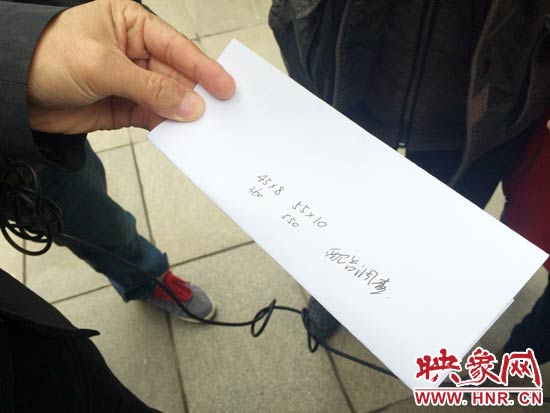 經(jīng)過初步測量，河南省人民會(huì)堂主樓的違法廣告牌面積為910平米。