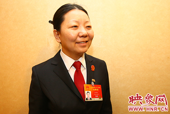 全國人大代表、河南省寶豐縣人民法院副院長、鬧店鎮(zhèn)法庭庭長朱正栩