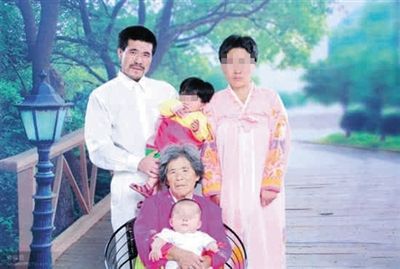 徐純合與家人合影。徐純合微博截圖