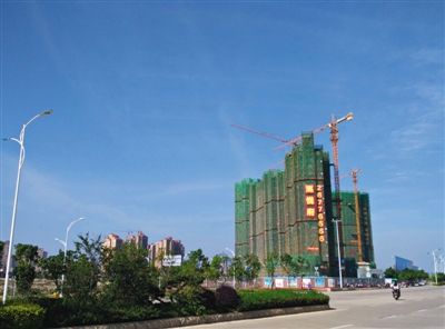 泉州東海片區(qū)海悅府地產(chǎn)項(xiàng)目。該項(xiàng)目開發(fā)公司董事蔡俊偉于春節(jié)前被帶走調(diào)查。