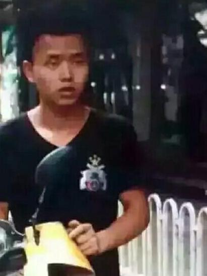 貴州一派出所長家中被殺 公安部發(fā)A級通緝令(圖) 貴州一派出所長家中被殺 公安部發(fā)A級通緝令(圖)