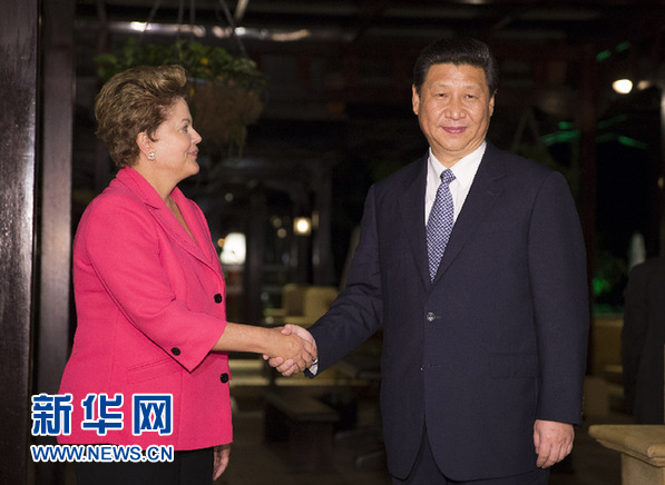 3月27日，國家主席習(xí)近平在南非德班會(huì)見巴西總統(tǒng)羅塞夫。新華社記者 蘭紅光 攝