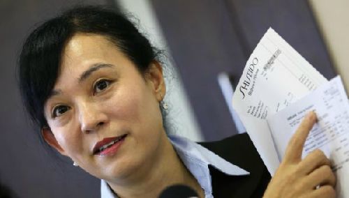 翁靜晶11月16日召開記者會(huì)交代定慧寺賬目詳情。