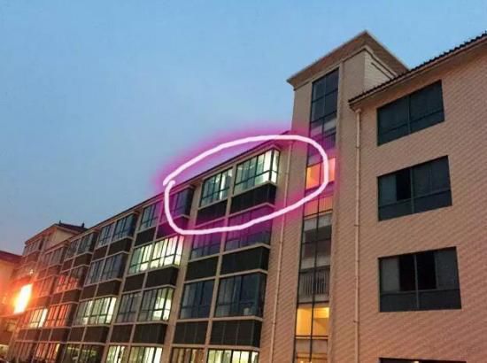 就在這間教室，吳老師在監(jiān)考中過世。