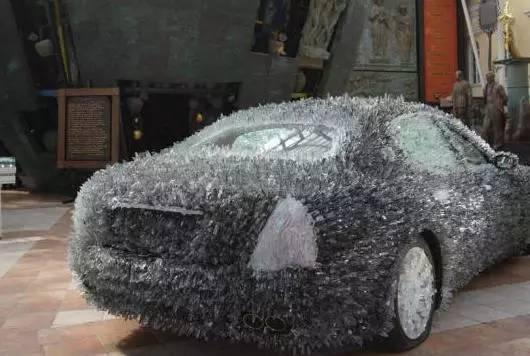 驚！車(chē)主用玻璃渣改裝瑪莎拉蒂