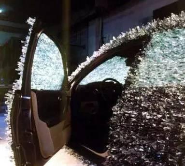 驚！車(chē)主用玻璃渣改裝瑪莎拉蒂