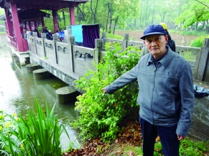 商老說(shuō)，他就是在這兒把孩子拽上岸的