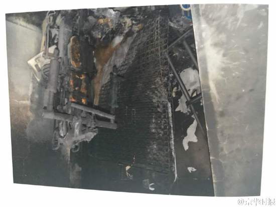 80后男子稱(chēng)尿褲子心情差 點(diǎn)火燒樓道雜物解悶 80后男子稱(chēng)尿褲子心情差 點(diǎn)火燒樓道雜物解悶