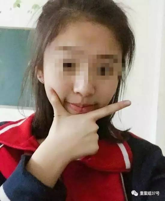 17歲高中男生教室里掐死女同學(xué)，被訴故意殺人和強(qiáng)奸