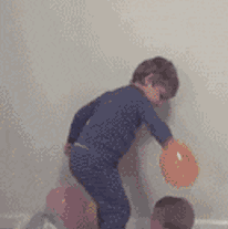 95后哥哥曬捉弄妹妹日常走紅 網(wǎng)友:妹妹撿來(lái)的吧