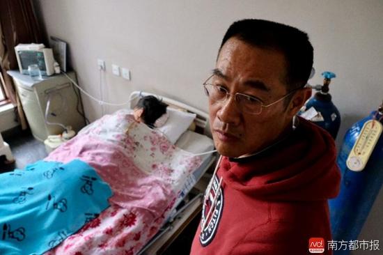 王煥凱說，要通過堅(jiān)持刑事訴訟，換張津華和社會(huì)一個(gè)公道。（羅逸爵 攝）