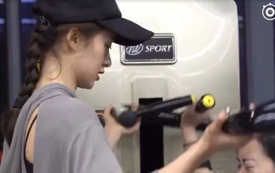 95后女生一身肌肉走紅:為找賊練拳錢包故意露外面 95后女生一身肌肉走紅:為找賊練拳錢包故意露外面