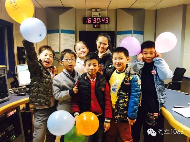 我們不光要成為銀行家，還要當(dāng)主持人！跟著子楊姐姐參觀河南電臺直播間！