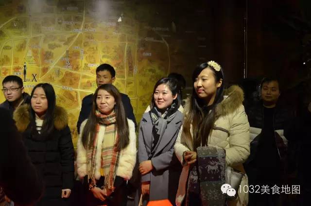 排隊(duì)了…… 排隊(duì)了……