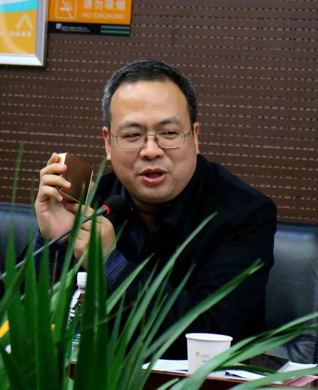 看看上面這位，就是我們1066最紅的男人——付總。