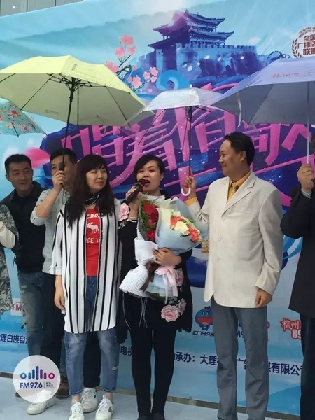 海波瞞著妻子，請(qǐng)來(lái)妻子的家人，耿梅驚喜感動(dòng)，喜極而泣~