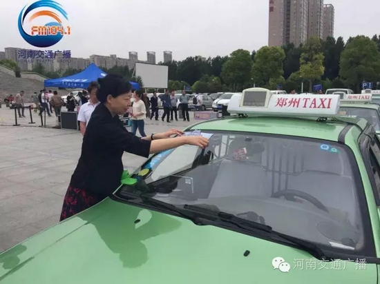 省文明辦專職副主任張曼如，對愛心助考活動的舉辦給予高度評價。