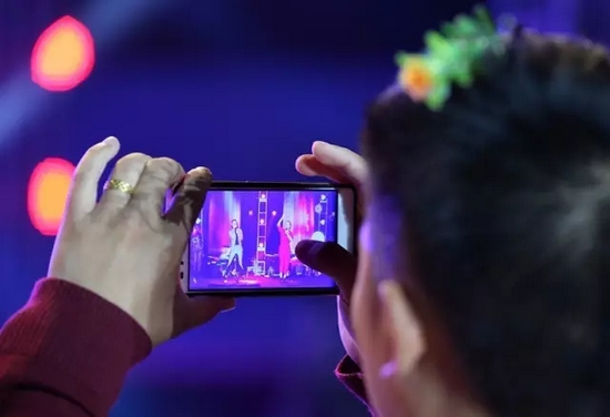 夢茹、怡璐《路燈下的小姑娘》