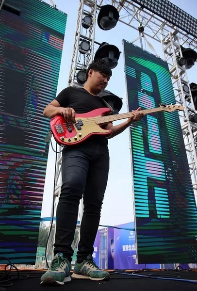 辛苦樂隊(duì)老師，你們跟我們一起，共同見證了時光音樂節(jié)是如何一步步成長至今的。