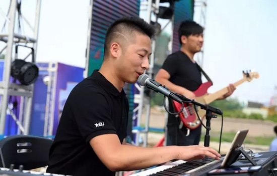 辛苦樂隊(duì)老師，你們跟我們一起，共同見證了時光音樂節(jié)是如何一步步成長至今的。