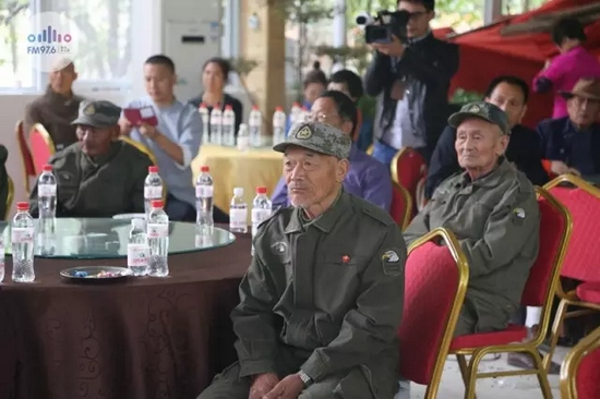 臺(tái)上展風(fēng)采，臺(tái)下笑開懷