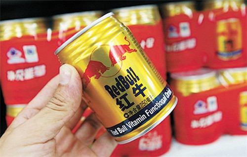 紅牛腹背受敵？