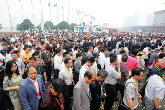 中博會(huì)吸引了眾多嘉賓前來(lái)參會(huì)尋找商機(jī) 中博會(huì)吸引了眾多嘉賓前來(lái)參會(huì)尋找商機(jī)