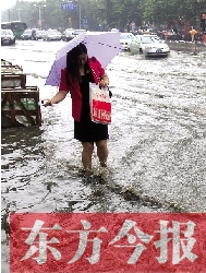 又是建設(shè)路與嵩山路，唉，每年雨季我都這么過(guò)