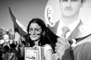 1日，土耳其民眾游行支持巴沙爾政權(quán)。新華社發(fā)