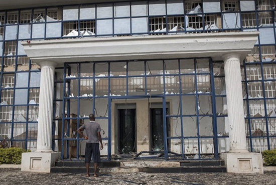 尼日利亞伊斯蘭極端武裝組織“博科圣地”約貝州古杰巴(Gujba)市的農(nóng)業(yè)學(xué)院，射殺數(shù)十名學(xué)生。