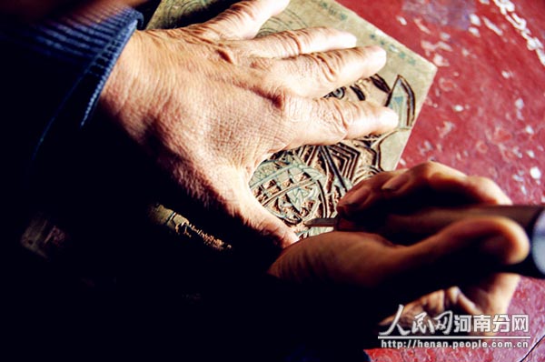 開(kāi)封鼓樓商業(yè)街開(kāi)街 朱仙鎮(zhèn)年畫亮相鼓樓