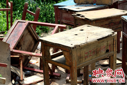 四位鄉(xiāng)村老師為閆洼小學的孩子們撐起一片藍天