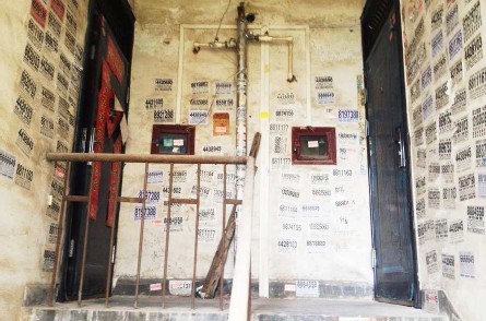 濮陽(yáng)開(kāi)放式小區(qū)樓道成廣告槍