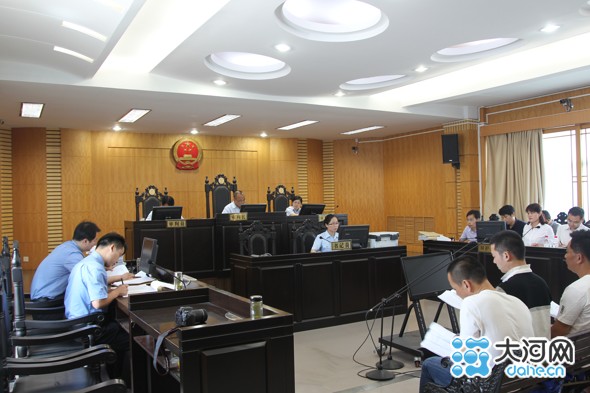 庭審現(xiàn)場 庭審現(xiàn)場
