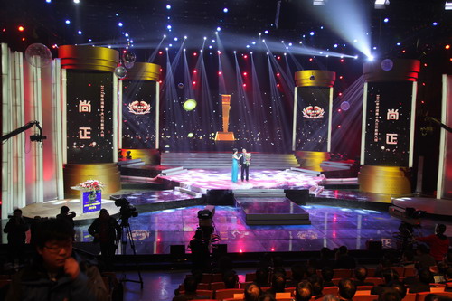 1月18日晚，2012年河南十大三農(nóng)新聞人物在河南電視臺演播廳揭曉。