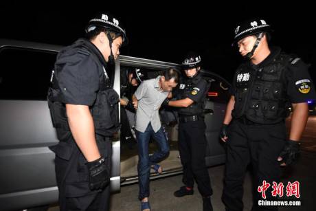 兩廣西竊賊在江陰盜百萬元黃金 兩廣西竊賊在江陰盜百萬元黃金