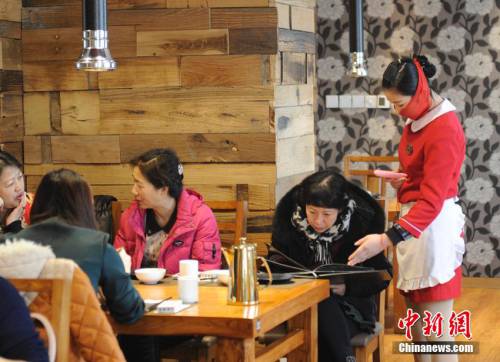 長春一飯店服務員 長春一飯店服務員