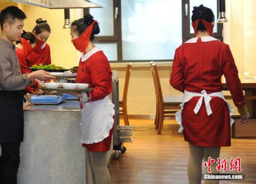 長春一飯店服務員 長春一飯店服務員